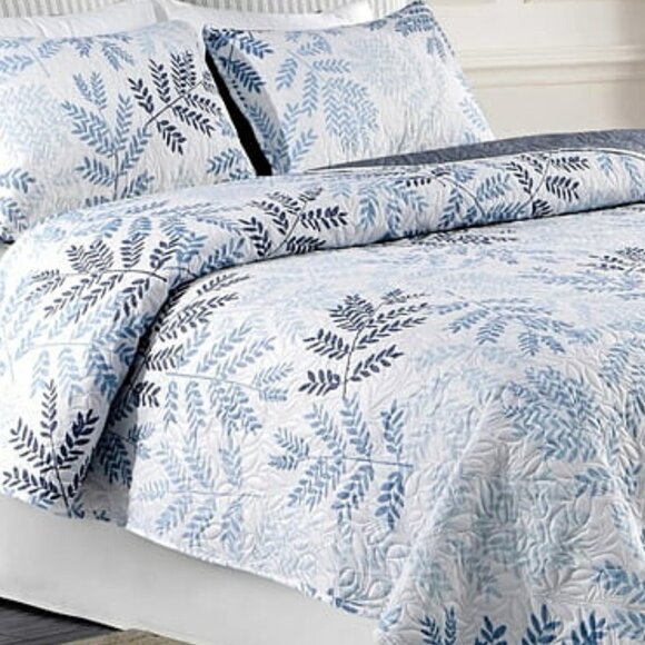New Blue Leaves 3-Piece 100% Polyester Quilt Set • Reversible • QUEEN Size - Picture 2 of 4